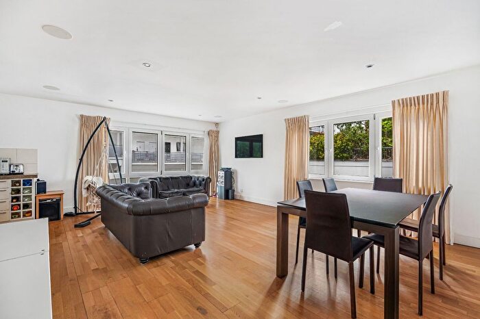 3 Bedroom Flat For Sale In Hereford Road, Westbourne Park, W2