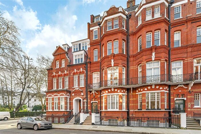 3 Bedroom Flat To Rent In Egerton Gardens, London, SW3