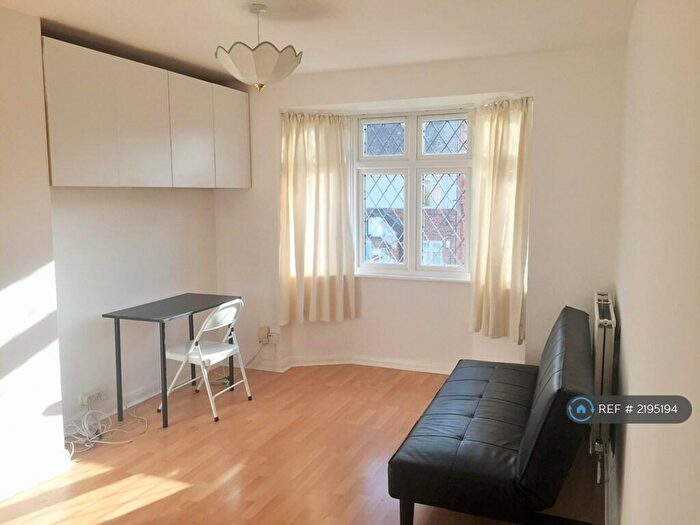 2 Bedroom Maisonette To Rent In Errol Gardens, New Malden, KT3