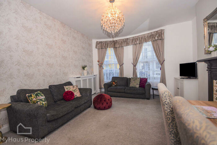 2 Bedroom Flat To Rent In Upper Rock Gardens, Brighton, BN2