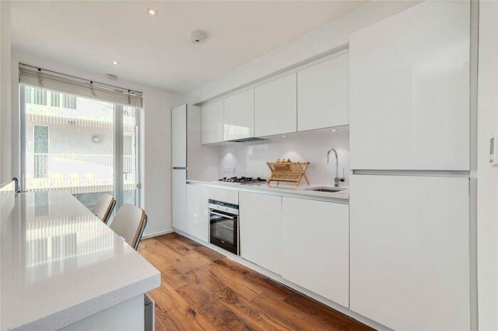 2 Bedroom Flat To Rent In Long Walk, Tower Bridge, SE1