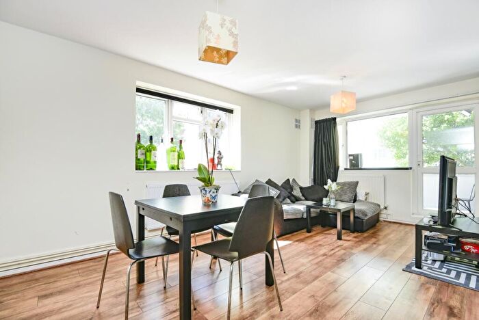 3 Bedroom Flat To Rent In Dagnall Street, Battersea, London, SW11