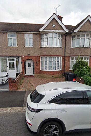 4 Bedroom Terraced House To Rent In Meadway, Ilford, Essex, IG3