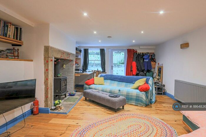 2 Bedroom Flat To Rent In Belle Vue, Ilkley, LS29