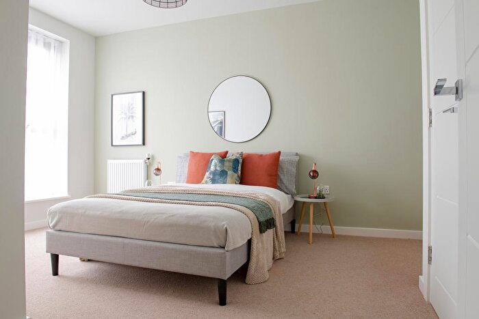 2 Bedroom Flat For Sale In Plot Sheaf Street, Leeds, LS10