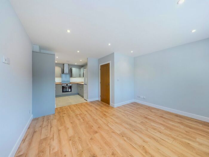 2 Bedroom Flat To Rent In Simplemarsh Road, Addlestone, KT15