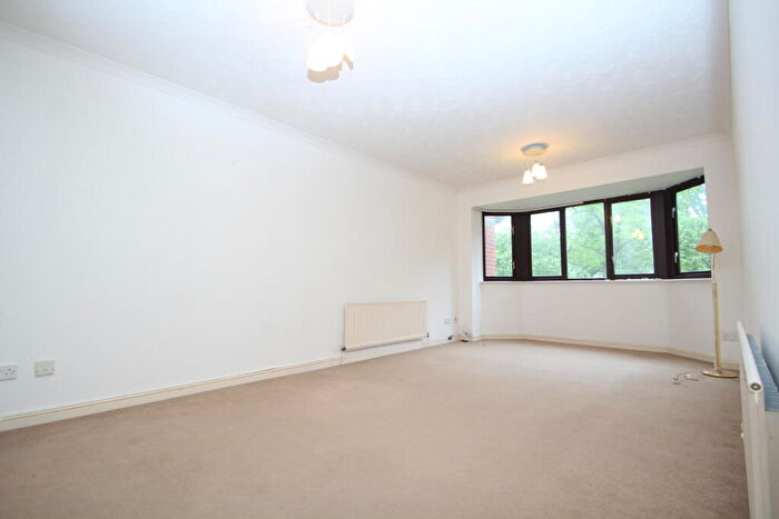 2 Bedroom Flat To Rent In Chartwell Close, Croydon, CR0