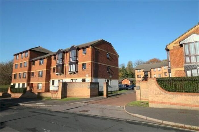 2 Bedroom Flat To Rent In Kirk Rise, Sutton, SM1