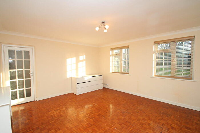2 Bedroom Apartment To Rent In Beverley Hyrst, Croydon, CR0