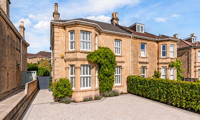 6 Bedroom Semi-Detached House For Sale In Newbridge Hill, Bath, BA1