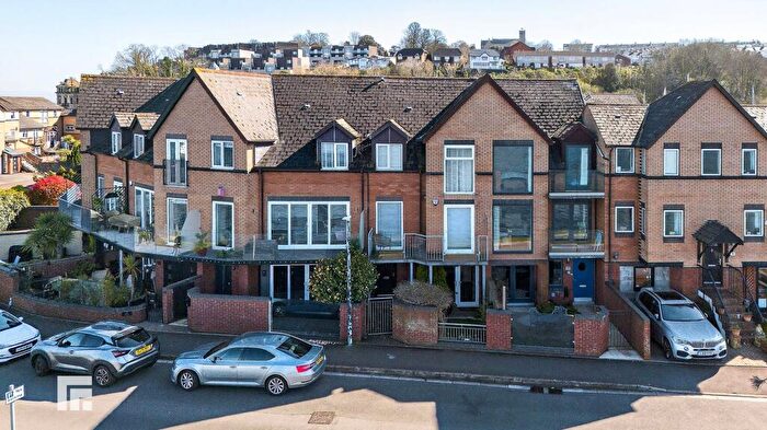 4 Bedroom Flat For Sale In Plas Taliesin, Penarth, CF64