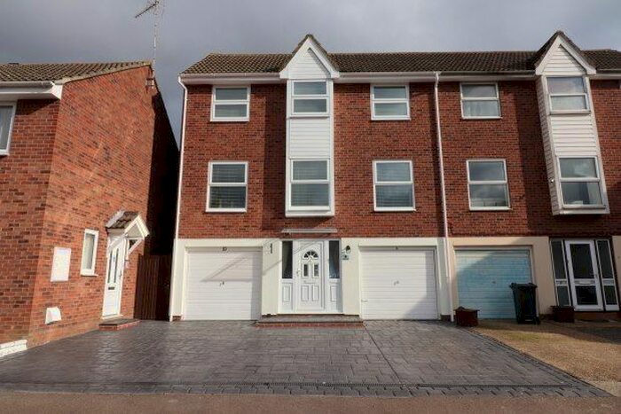 4 Bedroom Town House To Rent In Abercorn Way, Witham, CM8