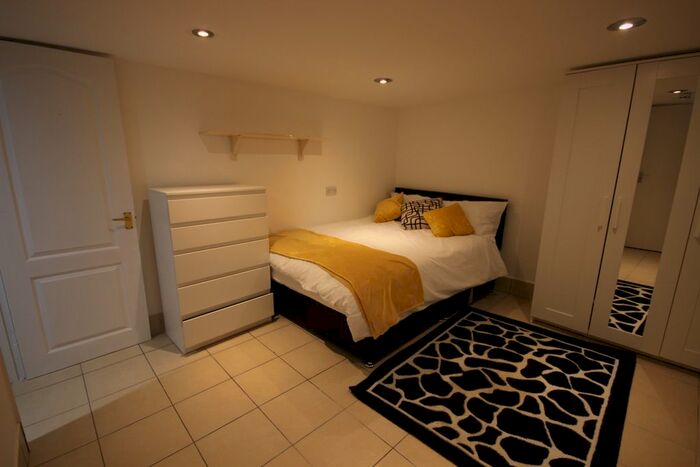 Property To Rent In Vicarage Road, Watford, WD18