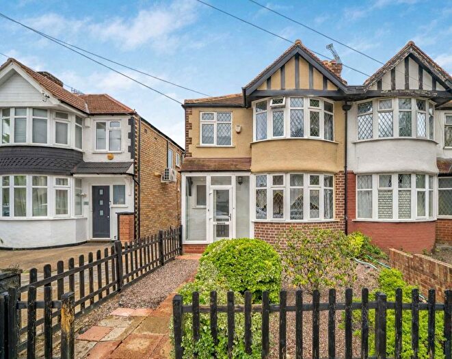 3 Bedroom Semi Detached House For Sale In Thames Avenue, Ealing, UB6