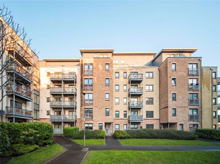 2 Bedroom Apartment For Sale In Hawkhill Close, Edinburgh, Midlothian, EH7
