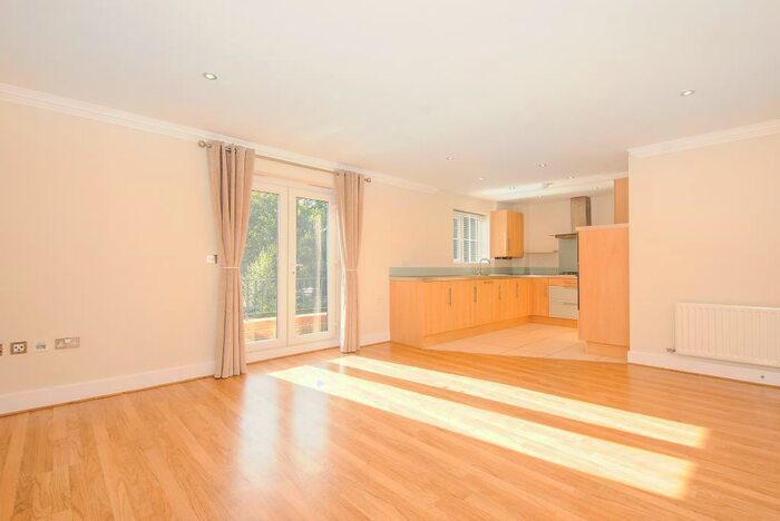 2 Bedroom Apartment To Rent In Sunningdale, Berkshire, SL5