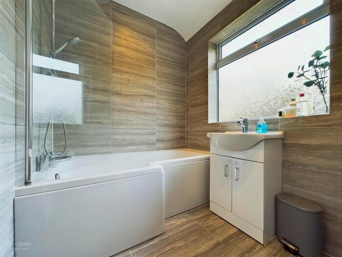 3 Bedroom Semi-Detached House For Sale In Warren Avenue, Sherwood, Nottingham, NG5