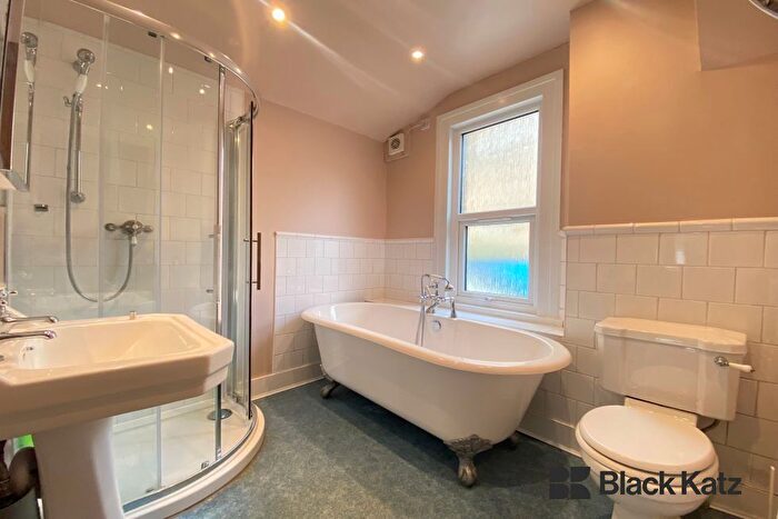 3 Bedroom Town House To Rent In Wooler Street, Elephant And Castle, SE17