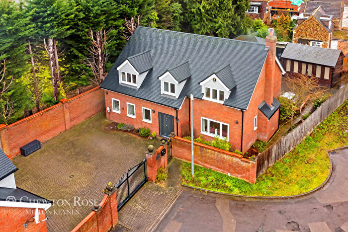 4 Bedroom Detached House For Sale In Copper Beech Way, Leighton Buzzard, LU7