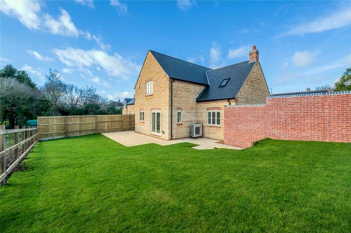 3 Bedroom Detached House For Sale In Cotterstock Road, Glapthorn, Northamptonshire, PE8