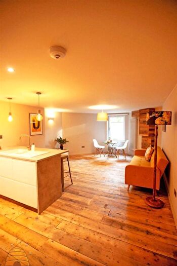 2 Bedroom Semi-Detached House To Rent In Ladybarn Road, Manchester, M14