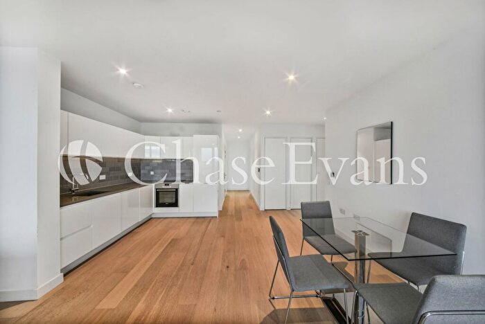 2 Bedroom Flat To Rent In Royal Wharf, Admirality Avenue, London, E16