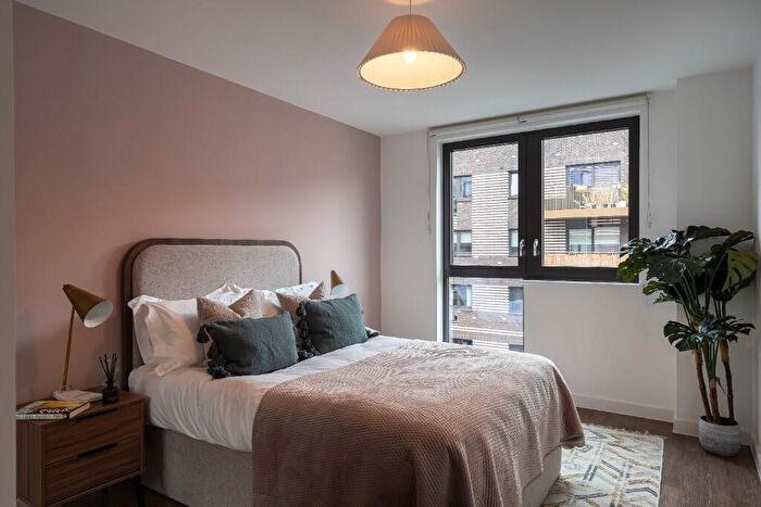 2 Bedroom Flat To Rent In Flat, Vanguard Way London, E17