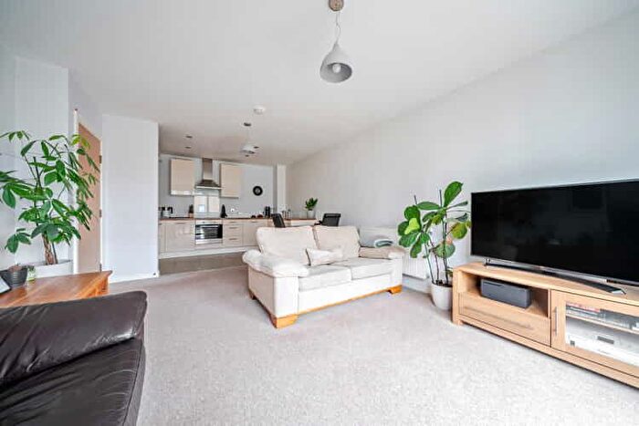 2 Bedroom Flat For Sale In Russell Square, Horley, Surrey, RH6