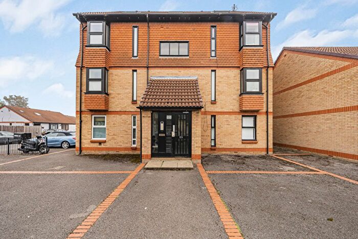 Studio To Rent In Holmlea Road, Datchet, SL3