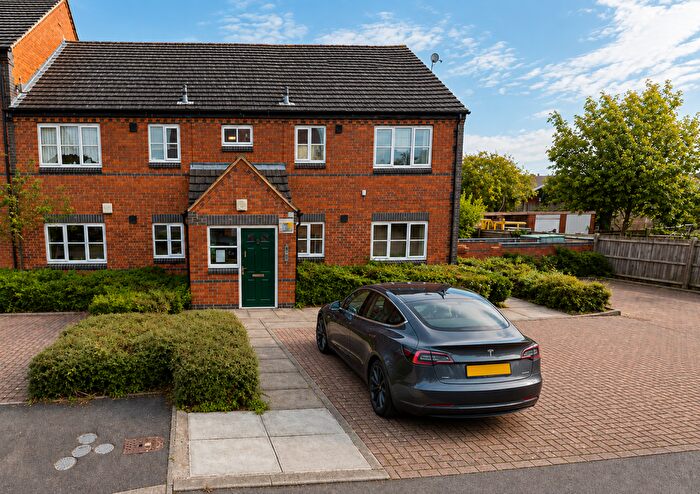 2 Bedroom Flat To Rent In Westleigh Close, NN1