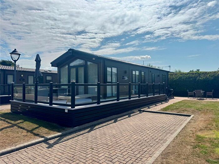 2 Bedroom Park Home For Sale In Hoburne Bashley, New Milton, Hampshire, BH25