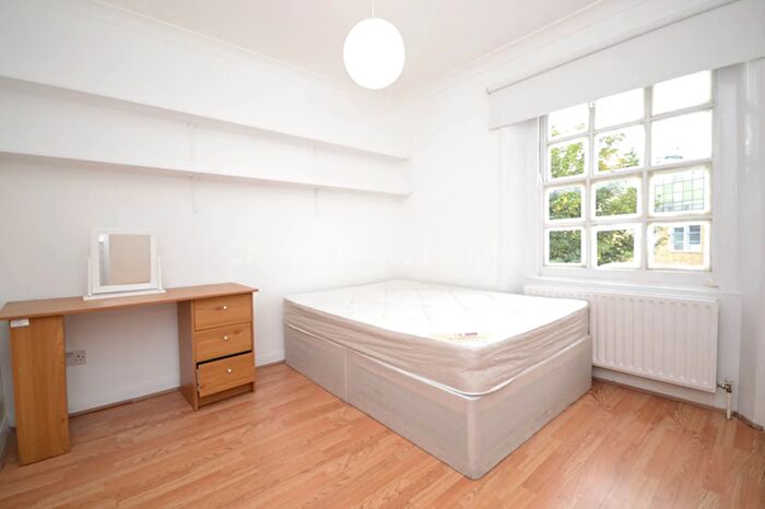 3 Bedroom Flat To Rent In C, Oakley Square, Camden, NW1