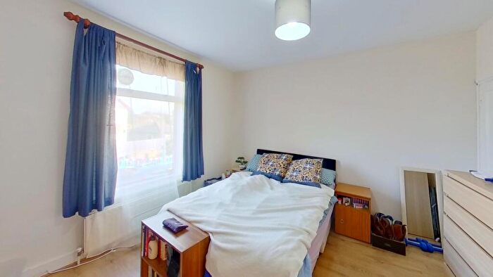 4 Bedroom Semi Detached House To Rent In Guildford Park Road, Guildford, GU2