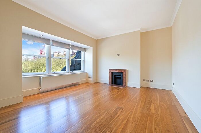 2 Bedroom Flat To Rent In Bedford Court Mansions, Adeline Place, WC1B