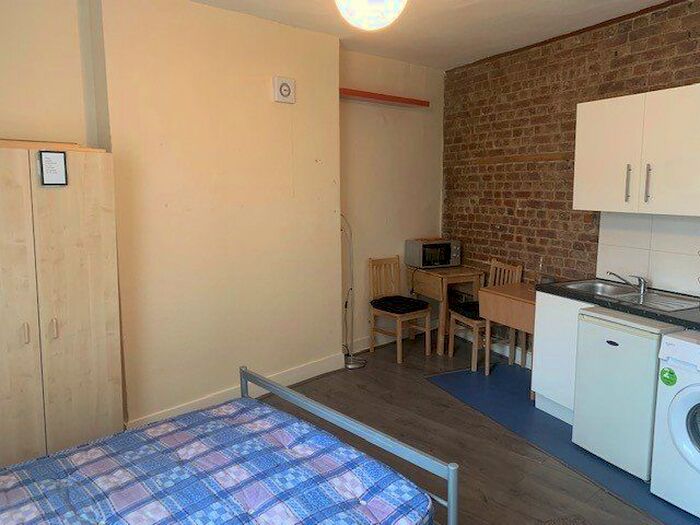 Studio To Rent In High Street, High Barnet, Barnet, EN5