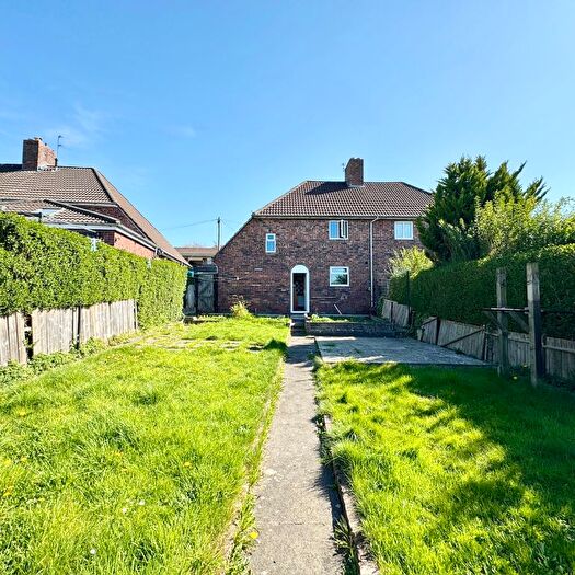 4 Bedroom Semi-Detached House To Rent In Summerleaze, Bristol, BS16