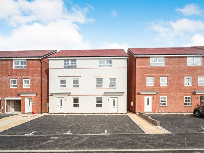 3 Bedroom Semi-Detached House To Rent In Hillcrest Road, Nuneaton, Warwickshire, CV10