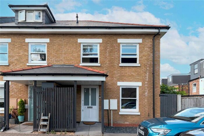 2 Bedroom End Of Terrace House To Rent In Lockes End, Walthamstow, London, E17