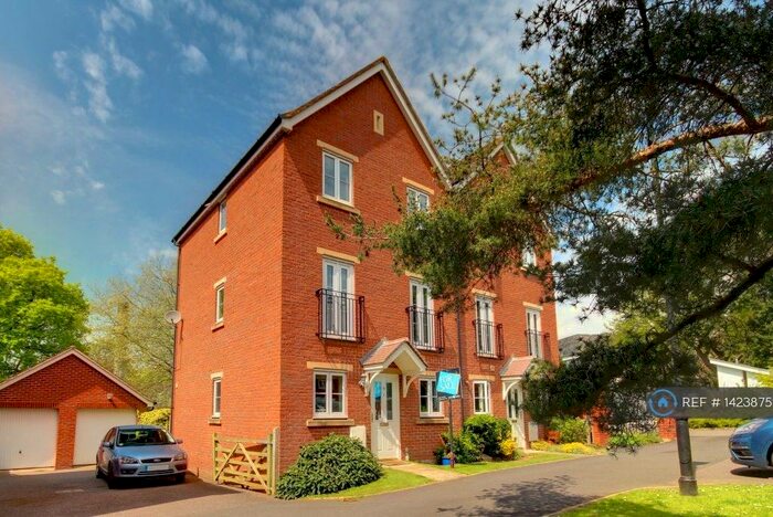 4 Bedroom Semi-Detached House To Rent In Lister Close, Exeter, EX2