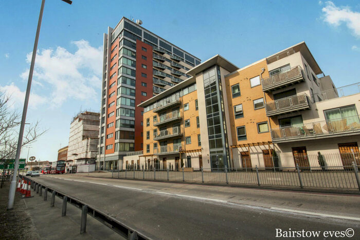 1 Bedroom Apartment To Rent In City Gate House, IG2