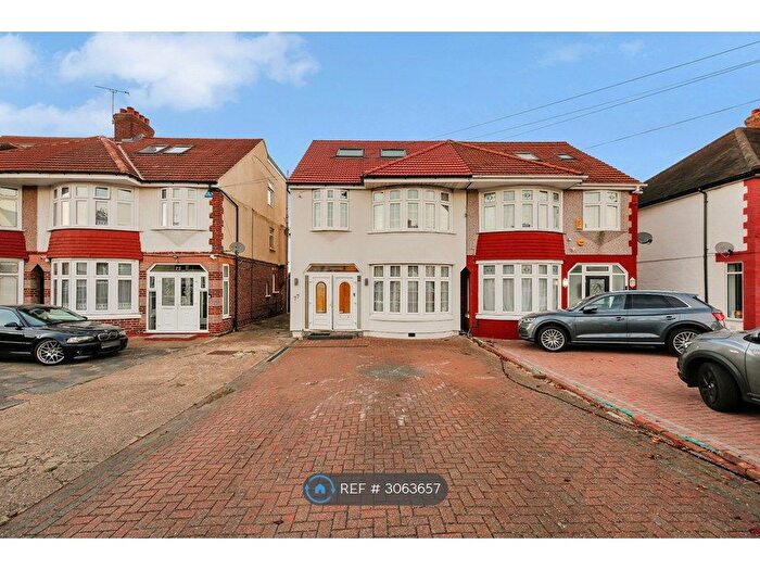 5 Bedroom Semi-Detached House To Rent In Herent Drive, Ilford, IG5
