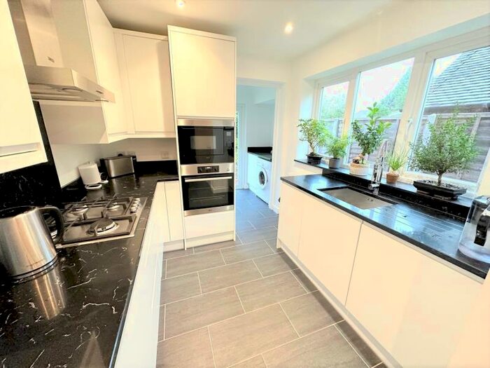 3 Bedroom Detached House To Rent In Knaphill, Surrey, GU21