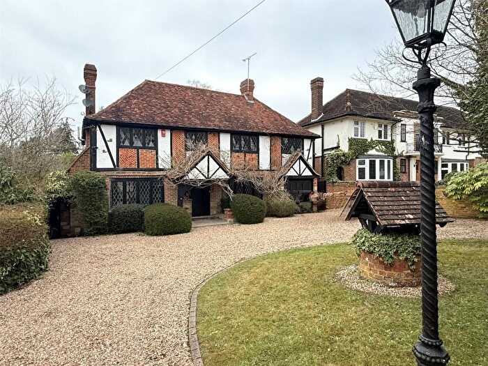 5 Bedroom Detached House To Rent In Brookmans Avenue, Brookmans Park, AL9