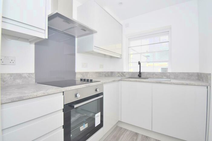 2 Bedroom Flat To Rent In Harmer Street Gravesend, DA12