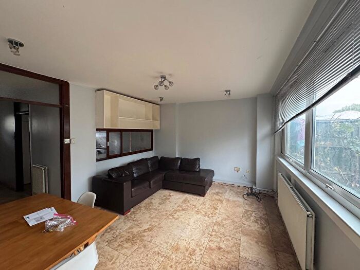 3 Bedroom Maisonette To Rent In Ewhurst Court, Mitcham, CR4