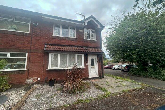 3 Bedroom Semi-Detached House To Rent In Little Hulton, Manchester, M38