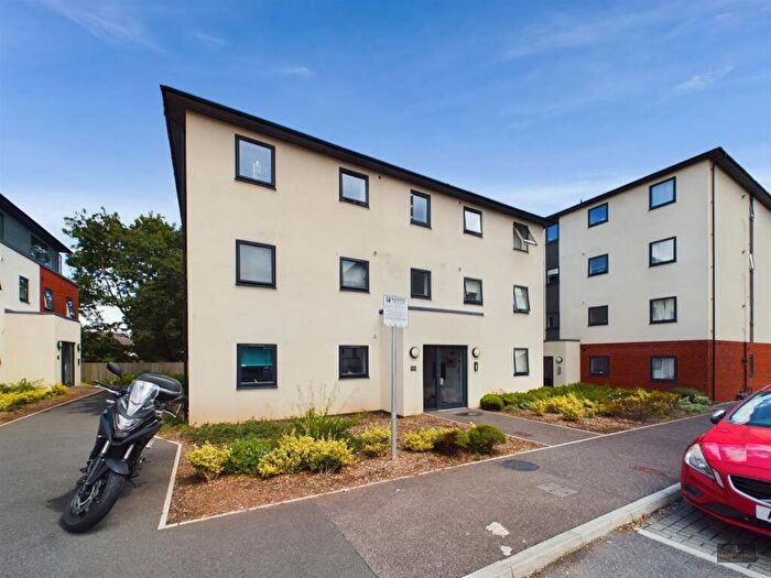 2 Bedroom Flat To Rent In Burnthouse Lane, Exeter, EX2