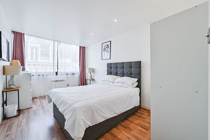 2 Bedroom Flat To Rent In Gilbert Street, Mayfair, London, W1K