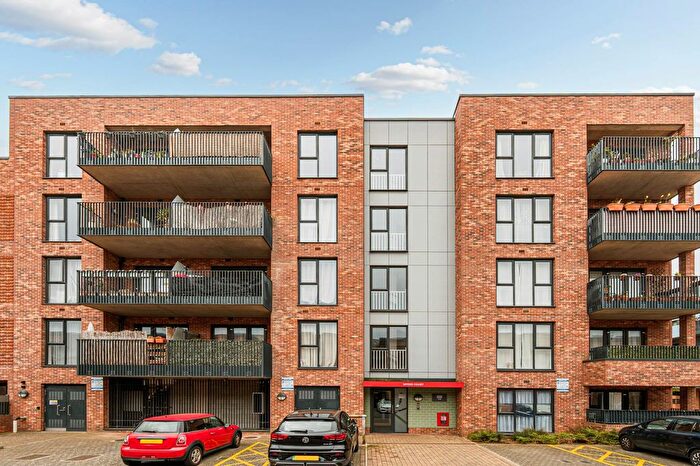 1 Bedroom Flat For Sale In Myers Court, Brentford, TW8