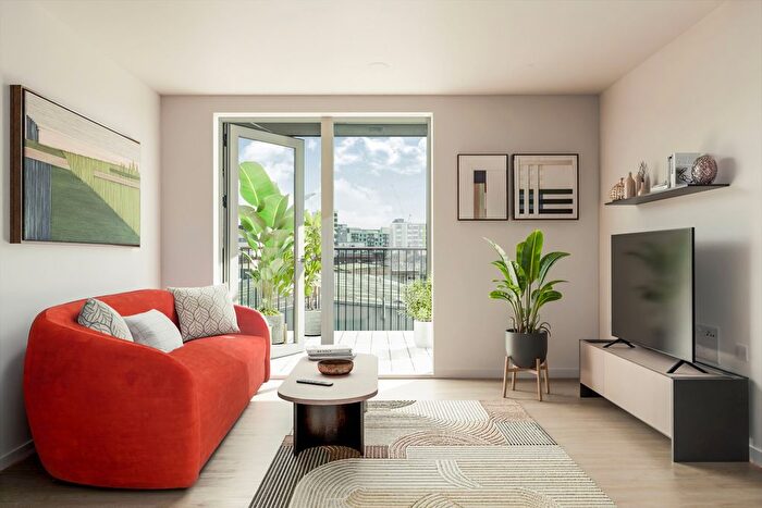 3 Bedroom Flat To Rent In Masonry Place, Hayes, UB3